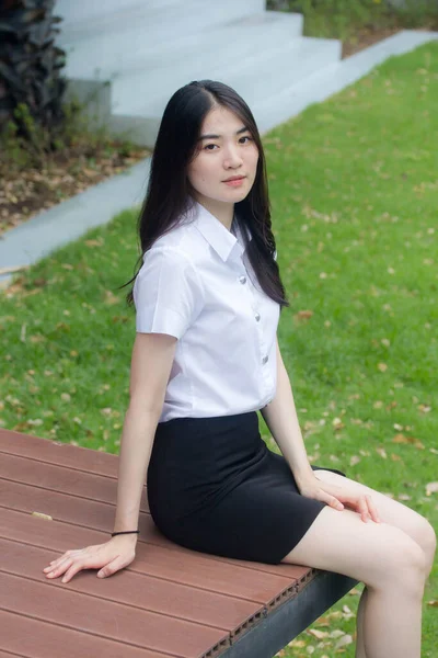 Thai Vuxen Student Universitet Uniform Vacker Flicka Leende Och Koppla — Stockfoto