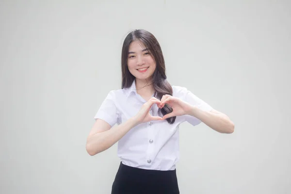 Taylandlı Yetişkin Üniversite Üniforması Güzel Kız Kalbini Verir — Stok fotoğraf