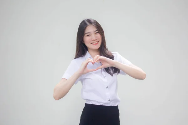 Taylandlı Yetişkin Üniversite Üniforması Güzel Kız Kalbini Verir — Stok fotoğraf