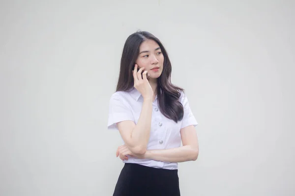 Thai Adult Student Universität Uniform Schön Mädchen Calling Smartphone — Stockfoto