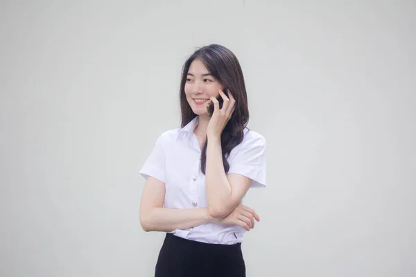 Thai Volwassen Student Universiteit Uniform Mooi Meisje Bellen Smartphone — Stockfoto