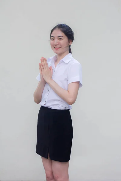 Tajski Dorosły Student Uniwersytet Mundur Piękny Dziewczyna Tajski Płacić Szacunek — Zdjęcie stockowe