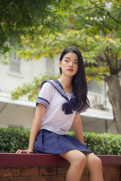 Japonês Teen Bela Menina Estudante Uniforme Feliz Relaxar — Fotografia de Stock