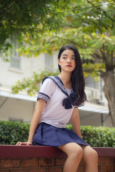 Japonês Teen Bela Menina Estudante Uniforme Feliz Relaxar — Fotografia de Stock