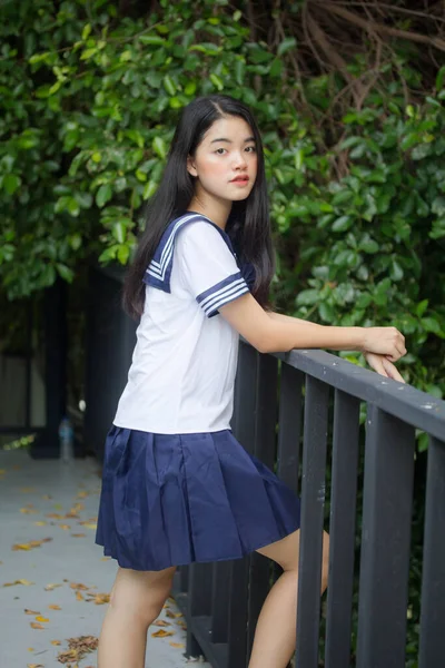 Japonês Teen Bela Menina Estudante Uniforme Feliz Relaxar — Fotografia de Stock