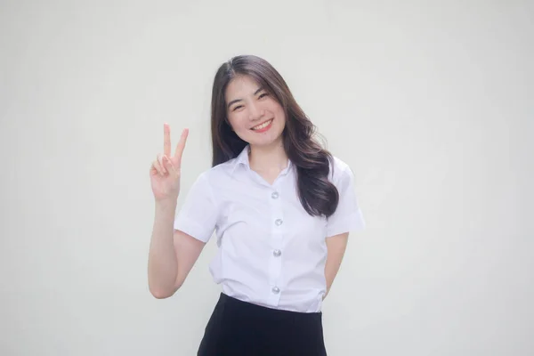 Taylandlı Yetişkin Üniversite Üniforması Güzel Kız Zaferi — Stok fotoğraf