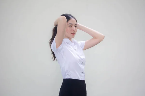Thai Ενηλίκων Φοιτητής Πανεπιστήμιο Στολή Όμορφη Κοπέλα Γραβάτα Μαλλιά — Φωτογραφία Αρχείου
