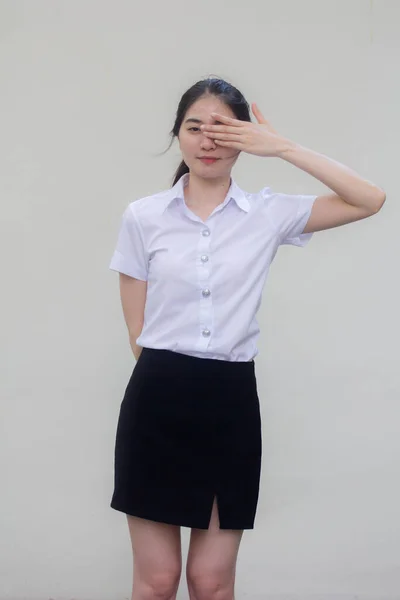 Tajski Dorosły Student Uniwersytet Mundur Piękna Dziewczyna Słuchać — Zdjęcie stockowe