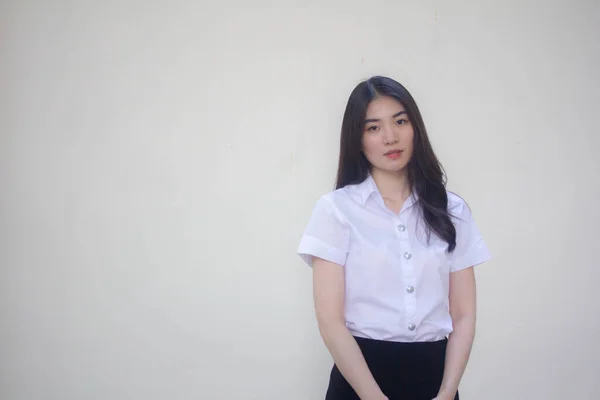 Tailandês Adulto Estudante Universidade Uniforme Bela Menina Sorriso Relaxar — Fotografia de Stock