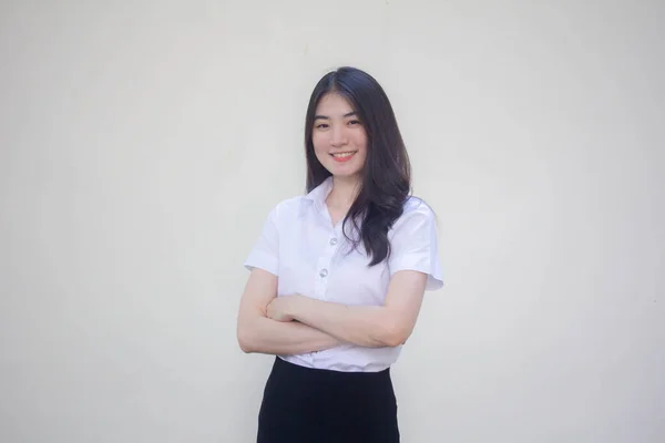 Thai Adult Student Universität Uniform Schöne Mädchen Lächeln Und Entspannen — Stockfoto