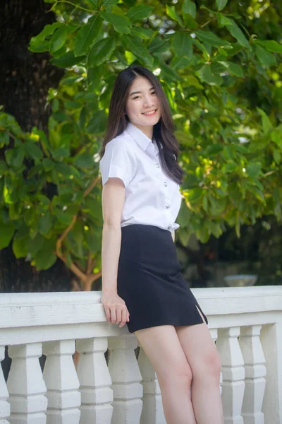 Thai Női Egyetemi Hallgató Pihenés — Stock Fotó