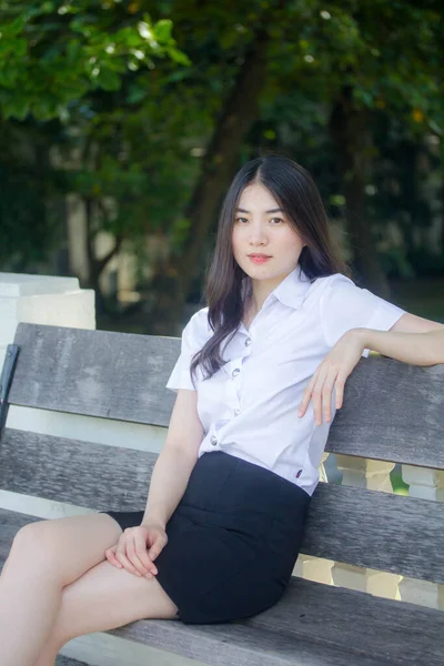 泰国女大学生休息 — 图库照片