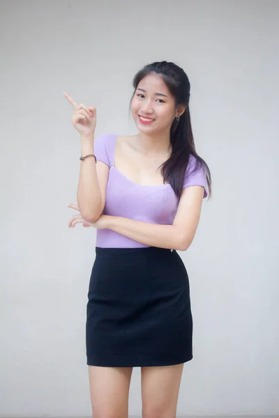 Porträt Von Thai Adult Office Girl Pointing — Stockfoto