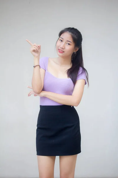 Retrato Tailandés Adulto Oficina Chica Señalando —  Fotos de Stock