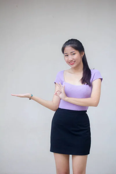 Retrato Tailandês Adulto Escritório Menina Mostrar Mão — Fotografia de Stock