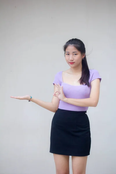 Porträt Von Thai Adult Office Girl Zeigen Hand — Stockfoto