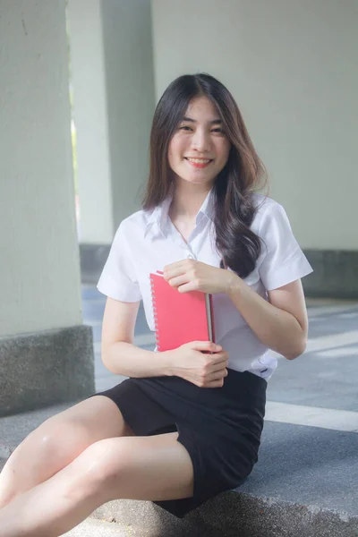 Ταϊλανδέζα Φοιτήτρια Ξεκουράζεται — Φωτογραφία Αρχείου