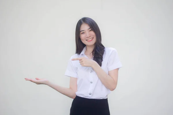 Thai Ενηλίκων Φοιτητής Πανεπιστήμιο Στολή Όμορφο Κορίτσι Δείχνουν Χέρι — Φωτογραφία Αρχείου