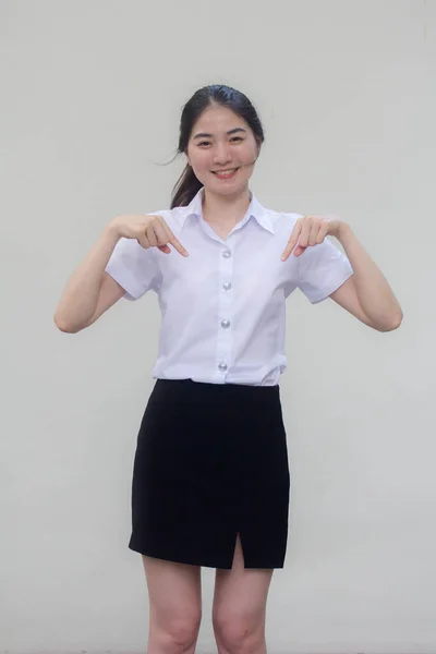 Thai Gadis Cantik Berseragam Mahasiswa Dewasa Menunjuk — Stok Foto