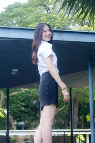 Thajská Vysokoškolská Studentka Odpočívající — Stock fotografie
