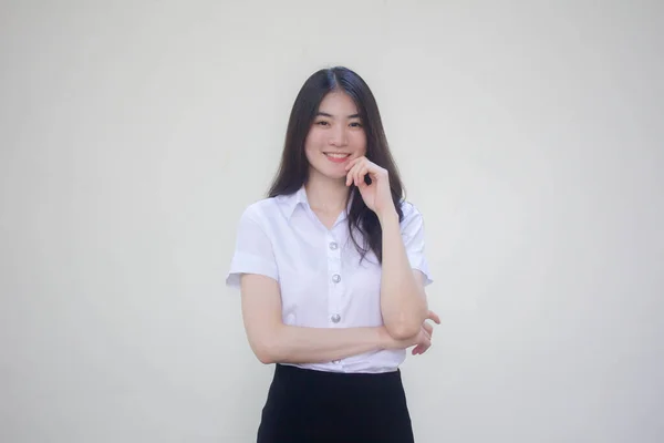 Thai Adult Student Universität Uniform Schöne Mädchen Lächeln Und Entspannen — Stockfoto