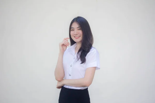 Thai Adult Student Universität Uniform Schöne Mädchen Lächeln Und Entspannen — Stockfoto