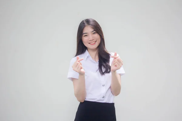 Taylandlı Yetişkin Üniversite Üniforması Güzel Kız Küçük Bir Kalp Verir — Stok fotoğraf
