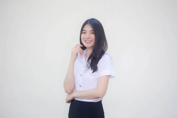 Thai Adult Student Universität Uniform Schöne Mädchen Lächeln Und Entspannen — Stockfoto