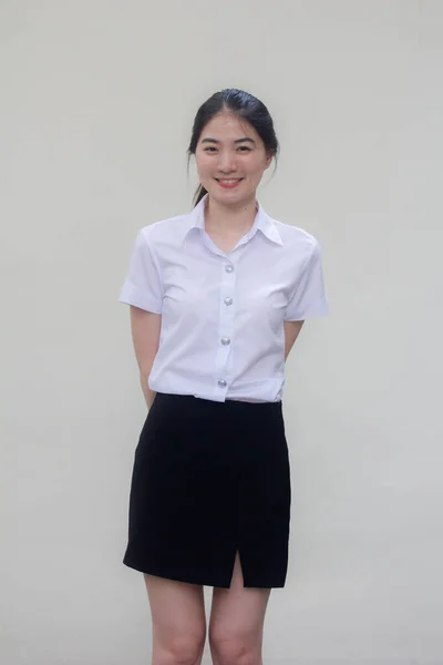 Tailandês Adulto Estudante Universidade Uniforme Bela Menina Sorriso Relaxar — Fotografia de Stock