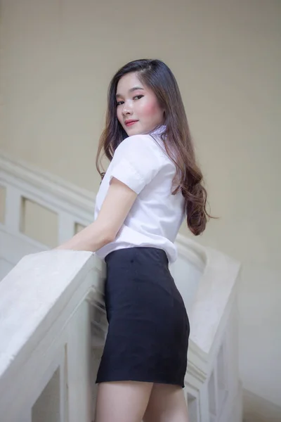 Thai Vuxen Student Universitet Uniform Vacker Flicka Leende Och Koppla — Stockfoto