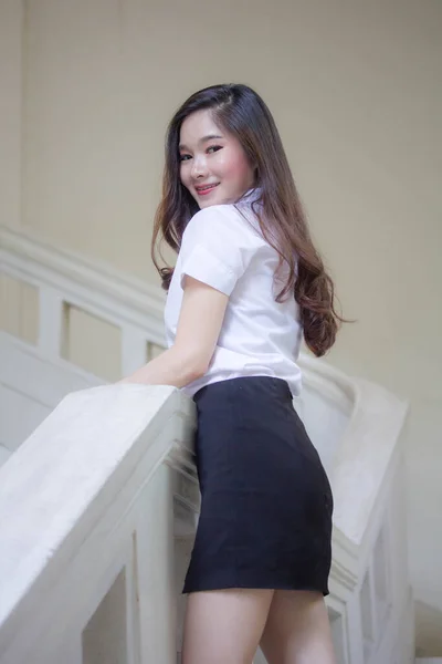 Thajský Dospělý Student Univerzita Uniforma Krásný Dívka Úsměv Relaxovat — Stock fotografie