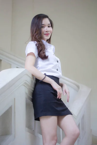 Thai Vuxen Student Universitet Uniform Vacker Flicka Leende Och Koppla — Stockfoto