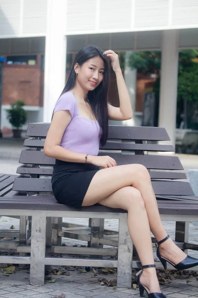 Portret Van Thai Volwassen Kantoor Meisje Glimlach Ontspannen — Stockfoto