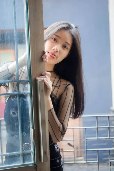 Asiatisch Thai Teen Schwarz Kleid Hübsch Mädchen Smile Und Entspannen — Stockfoto