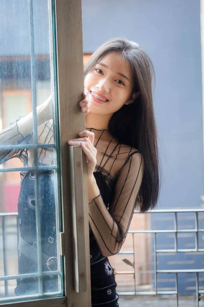 Ásia Tailandês Adolescente Preto Vestido Bonito Menina Sorriso Relaxar — Fotografia de Stock