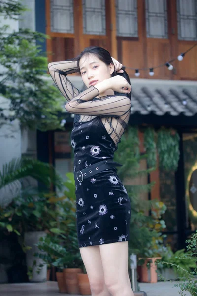 Asia Thai Tonåring Svart Klänning Vacker Flicka Leende Och Koppla — Stockfoto