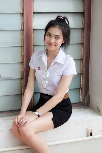 Tailandês Adulto Estudante Universidade Uniforme Bela Menina Sorriso Relaxar — Fotografia de Stock