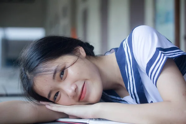 Японский Подросток Красивая Девушка Студенческой Форме Счастливы Расслабиться — стоковое фото