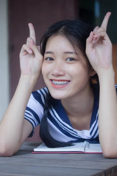 Japonês Teen Bela Menina Estudante Uniforme Feliz Relaxar — Fotografia de Stock