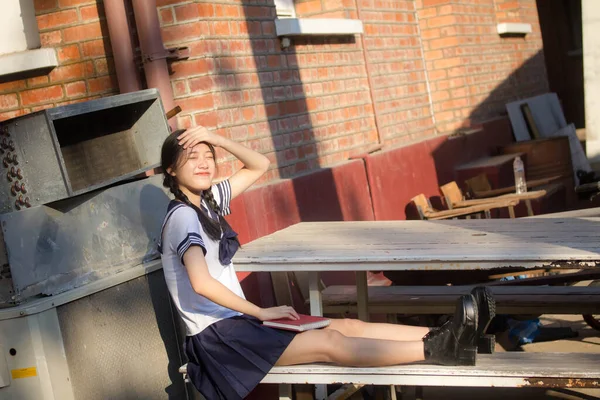 Japonês Teen Bela Menina Estudante Uniforme Feliz Relaxar — Fotografia de Stock