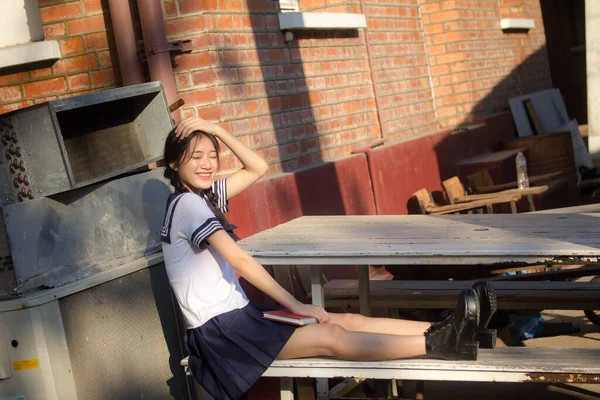 Japonês Teen Bela Menina Estudante Uniforme Feliz Relaxar — Fotografia de Stock