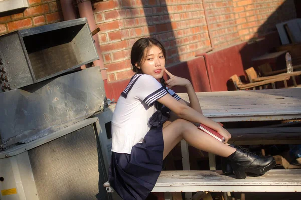 Japonés Adolescente Hermosa Chica Estudiante Uniforme Feliz Relajarse —  Fotos de Stock