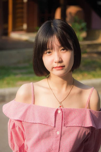 Asiatisch Thai Teen Pink Shirt Hübsch Mädchen Smile Und Entspannen — Stockfoto