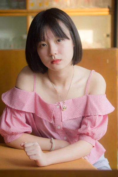 Asia Thajská Teen Růžové Tričko Krásná Dívka Úsměv Relaxovat — Stock fotografie