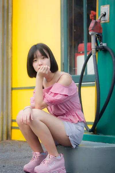 Asiatisch Thai Teen Pink Shirt Hübsch Mädchen Smile Und Entspannen — Stockfoto