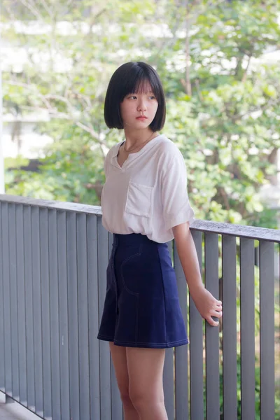 Asia Thai Teen Capelli Corti Bianco Shirt Bella Ragazza Sorriso — Foto Stock