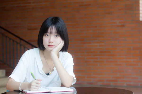 Ásia Tailandês Adolescente Branco Shirt Bela Menina Escreva Livro — Fotografia de Stock