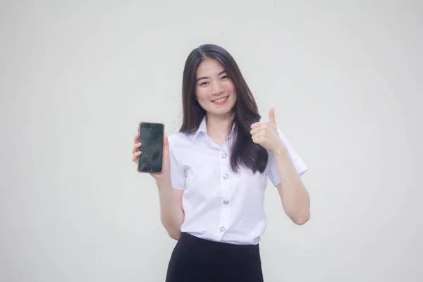 Тайський Дорослий Студент Університетська Форма Красива Дівчина Показує Свій Телефон — стокове фото