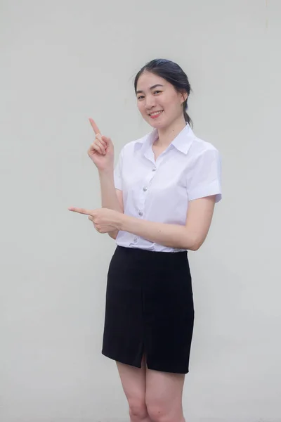 Tailandés Adulto Estudiante Universidad Uniforme Hermosa Chica Señalando — Foto de Stock