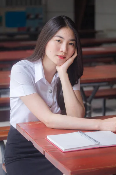Taylandlı Yetişkin Ofis Kızı Portresi Okudu — Stok fotoğraf